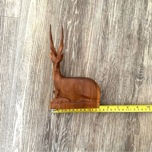 Hand carved wooden gazelle/antelope with calf - Picture 7 of 11